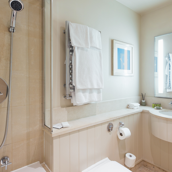 CYQ - Cosy Double Bathroom - Gallery