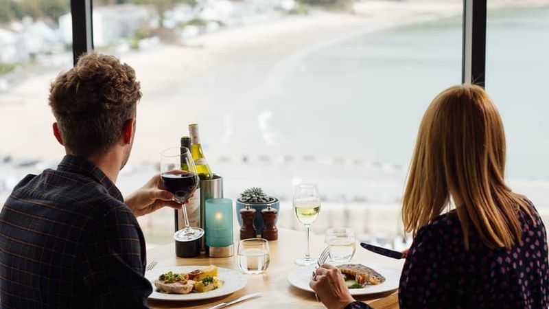 Couple Dining at The Cliff Restaurant