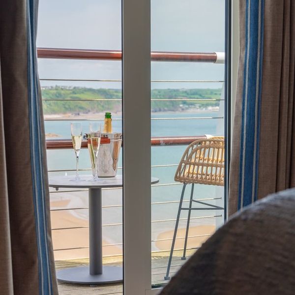 Hotel Room with Sea View and Balcony